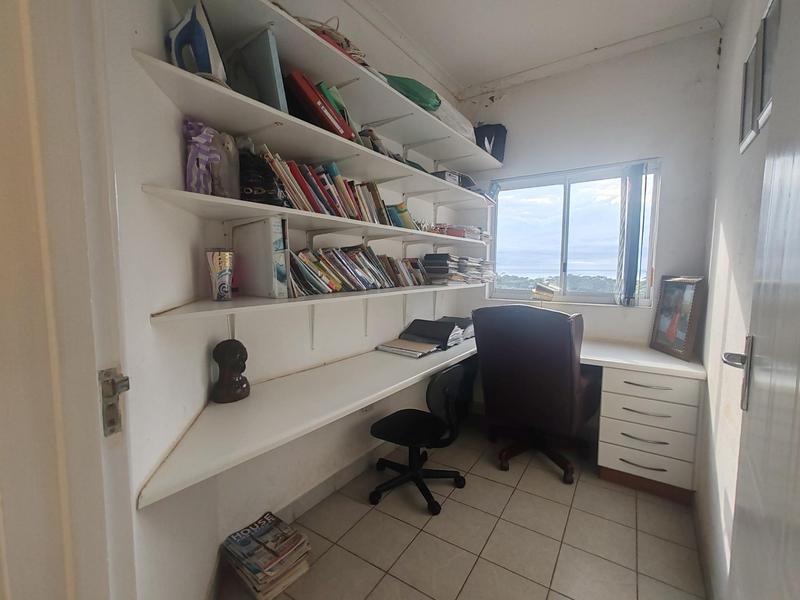 5 Bedroom Property for Sale in Uvongo KwaZulu-Natal