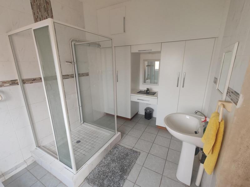 5 Bedroom Property for Sale in Uvongo KwaZulu-Natal
