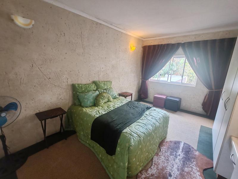 5 Bedroom Property for Sale in Uvongo KwaZulu-Natal