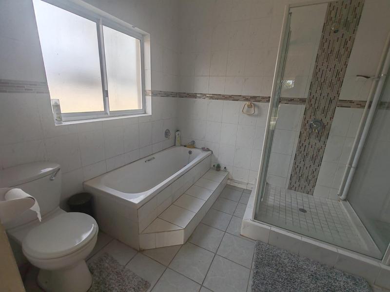 5 Bedroom Property for Sale in Uvongo KwaZulu-Natal