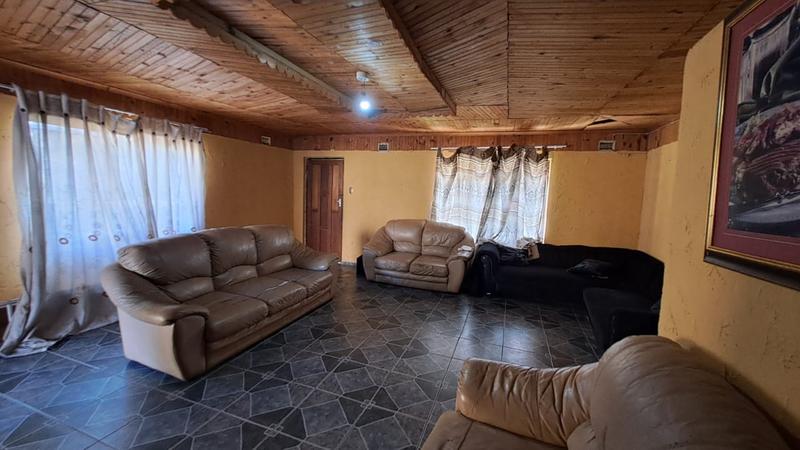 2 Bedroom Property for Sale in Umlazi KwaZulu-Natal