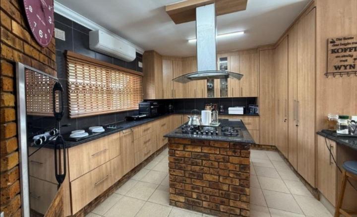 4 Bedroom Property for Sale in Meer En See KwaZulu-Natal