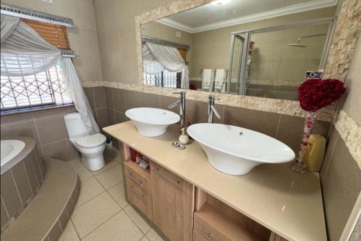 4 Bedroom Property for Sale in Meer En See KwaZulu-Natal