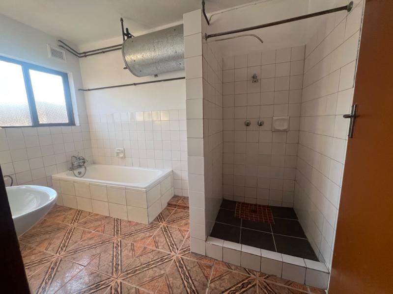 6 Bedroom Property for Sale in Reservoir Hills KwaZulu-Natal