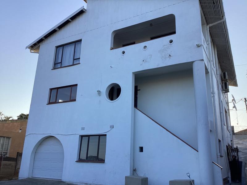 6 Bedroom Property for Sale in Reservoir Hills KwaZulu-Natal