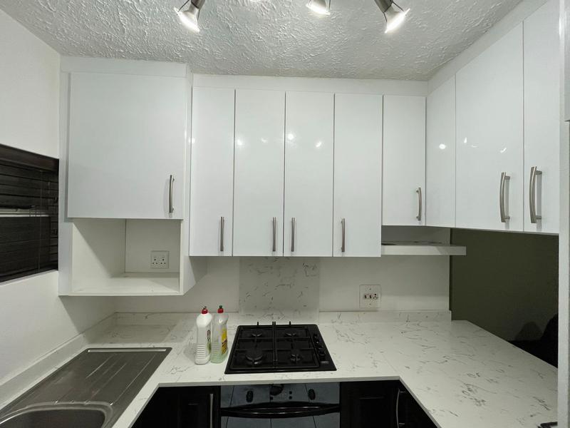 1 Bedroom Property for Sale in Essenwood KwaZulu-Natal