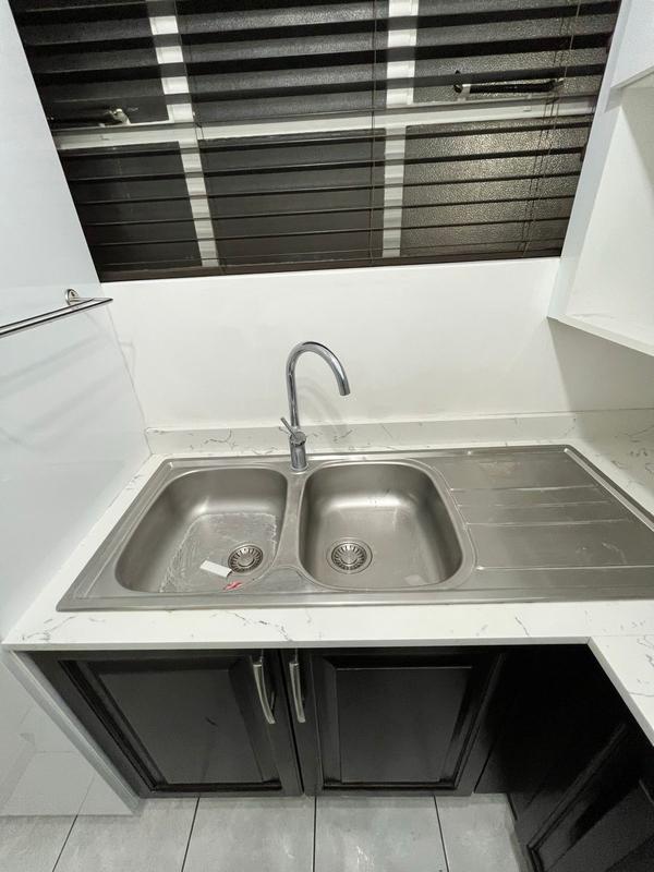 1 Bedroom Property for Sale in Essenwood KwaZulu-Natal