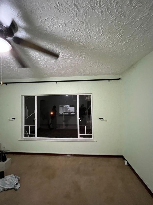 1 Bedroom Property for Sale in Essenwood KwaZulu-Natal