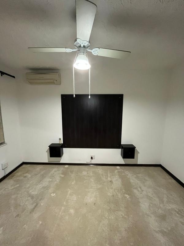 1 Bedroom Property for Sale in Essenwood KwaZulu-Natal