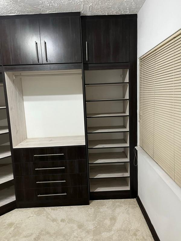 1 Bedroom Property for Sale in Essenwood KwaZulu-Natal