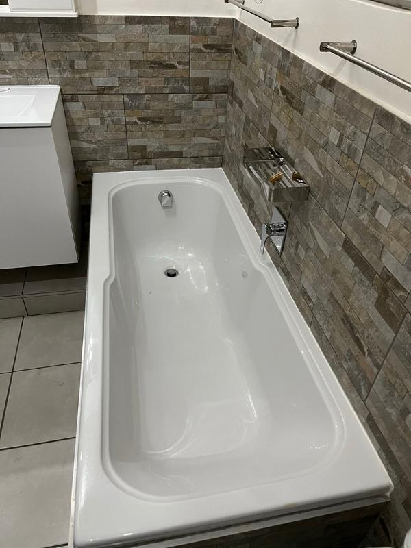 1 Bedroom Property for Sale in Essenwood KwaZulu-Natal