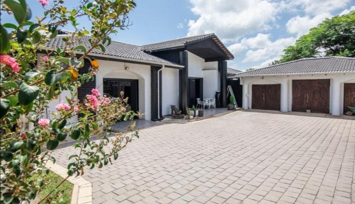 4 Bedroom Property for Sale in Meer En See KwaZulu-Natal