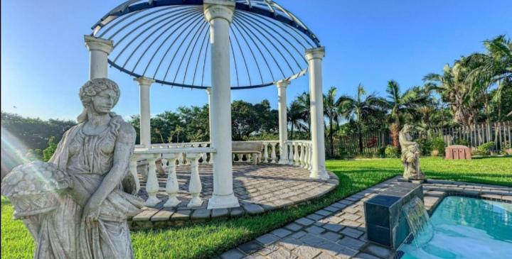 4 Bedroom Property for Sale in Meer En See KwaZulu-Natal