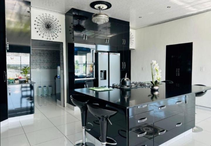 4 Bedroom Property for Sale in Meer En See KwaZulu-Natal
