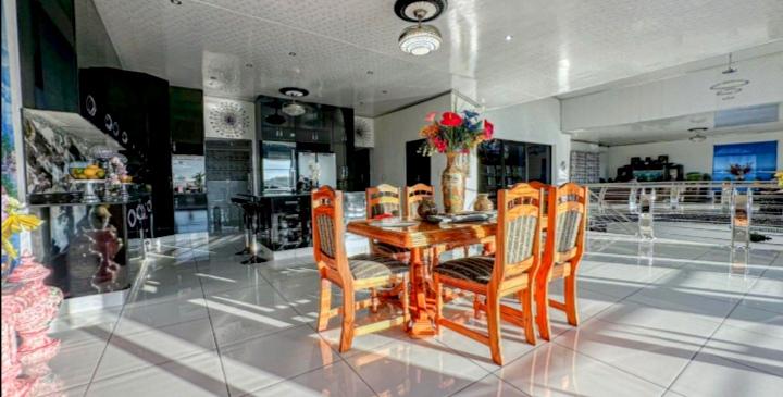 4 Bedroom Property for Sale in Meer En See KwaZulu-Natal