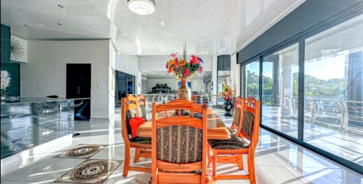 4 Bedroom Property for Sale in Meer En See KwaZulu-Natal