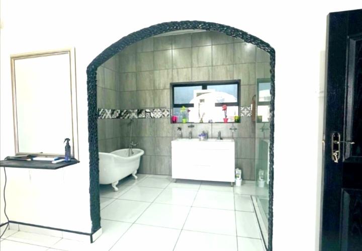 4 Bedroom Property for Sale in Meer En See KwaZulu-Natal