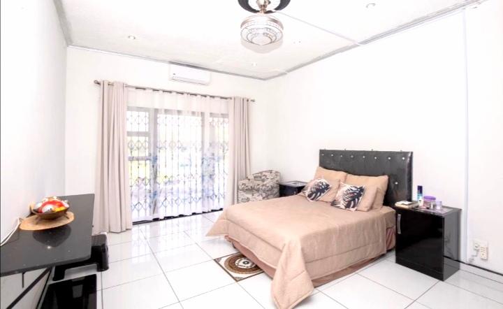 4 Bedroom Property for Sale in Meer En See KwaZulu-Natal