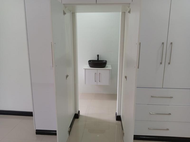 5 Bedroom Property for Sale in Shelly Beach KwaZulu-Natal