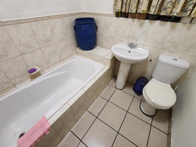 6 Bedroom Property for Sale in Manaba Beach KwaZulu-Natal