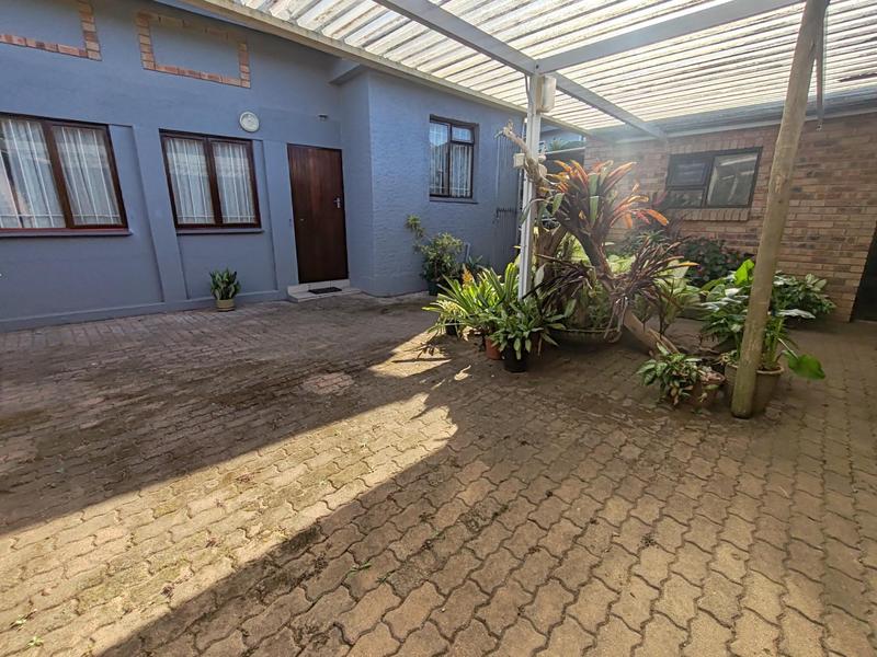 6 Bedroom Property for Sale in Manaba Beach KwaZulu-Natal
