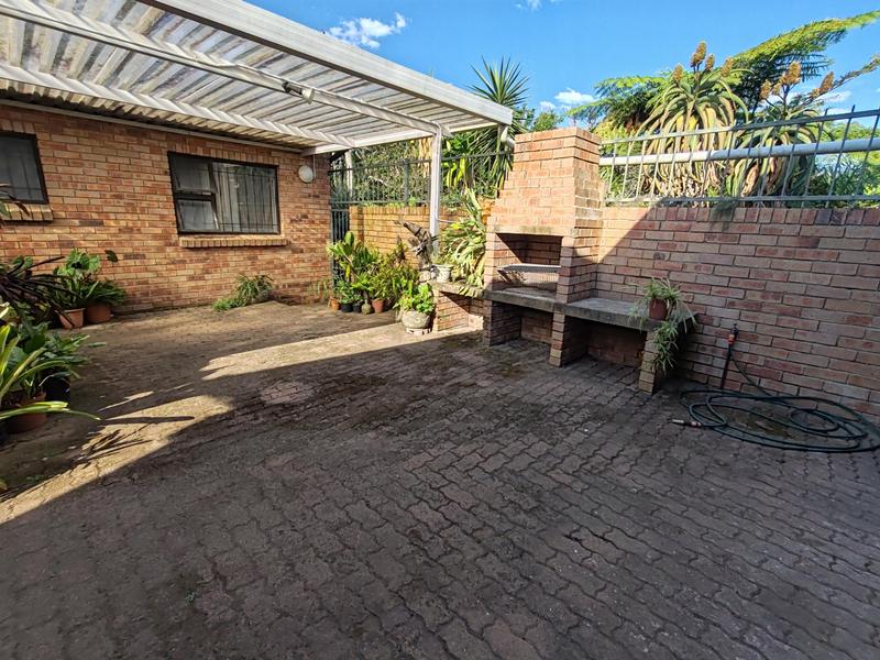 6 Bedroom Property for Sale in Manaba Beach KwaZulu-Natal