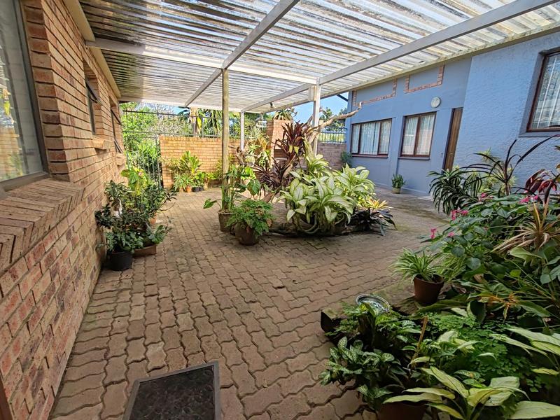 6 Bedroom Property for Sale in Manaba Beach KwaZulu-Natal