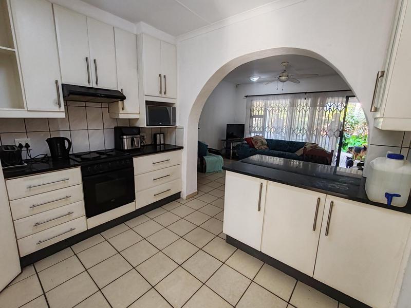 6 Bedroom Property for Sale in Manaba Beach KwaZulu-Natal