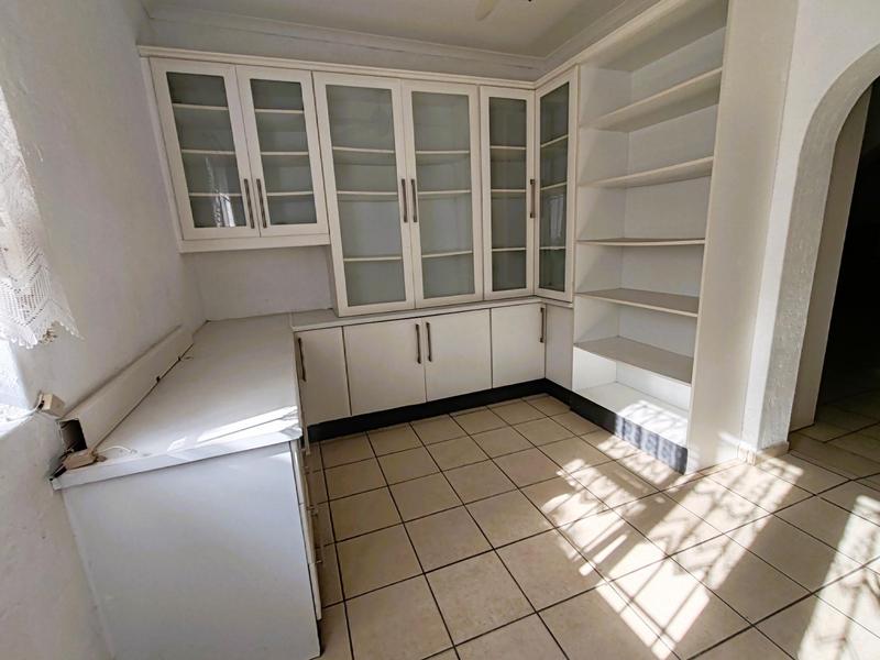 6 Bedroom Property for Sale in Manaba Beach KwaZulu-Natal