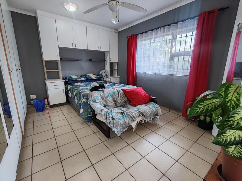 6 Bedroom Property for Sale in Manaba Beach KwaZulu-Natal