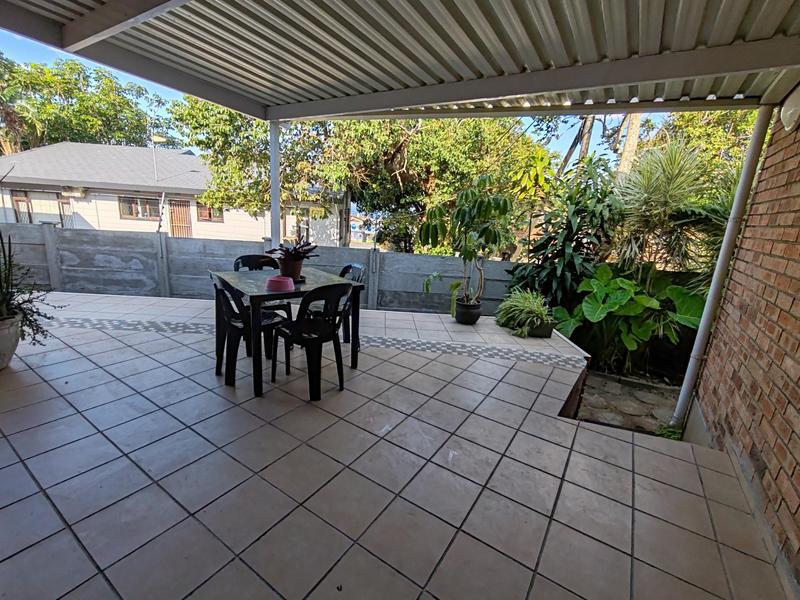 6 Bedroom Property for Sale in Manaba Beach KwaZulu-Natal