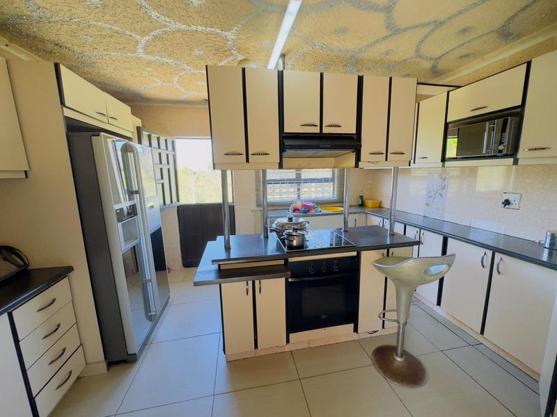 4 Bedroom Property for Sale in Kloof KwaZulu-Natal
