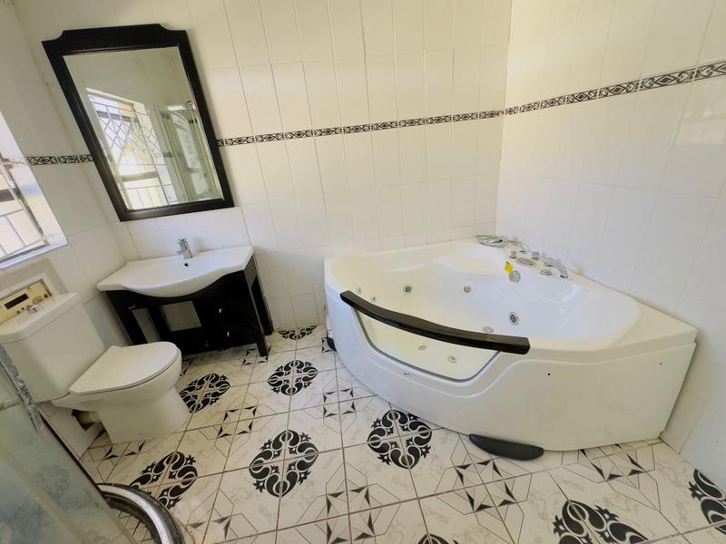 4 Bedroom Property for Sale in Kloof KwaZulu-Natal