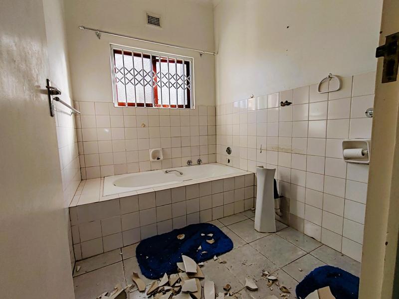 4 Bedroom Property for Sale in Uvongo Beach KwaZulu-Natal
