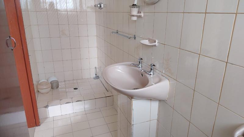 5 Bedroom Property for Sale in Umhlatuzana KwaZulu-Natal