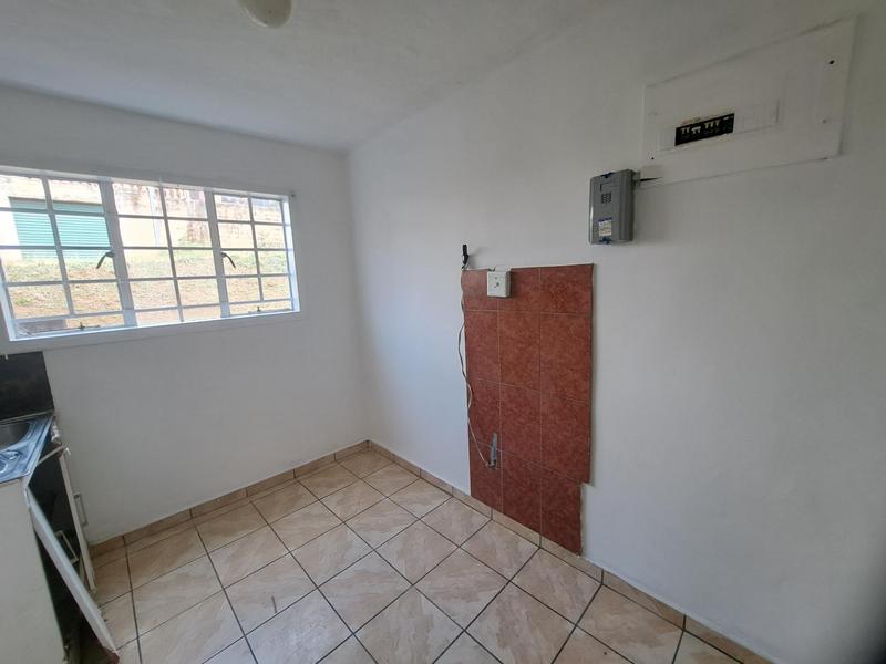 To Let 1 Bedroom Property for Rent in Grove End KwaZulu-Natal