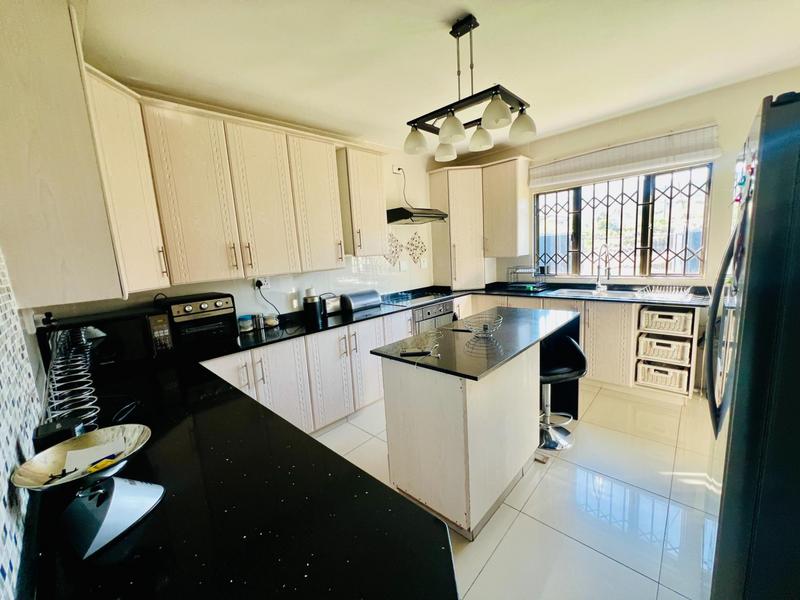 5 Bedroom Property for Sale in Inanda KwaZulu-Natal