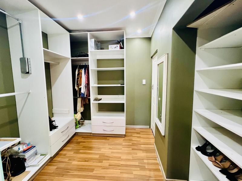 5 Bedroom Property for Sale in Inanda KwaZulu-Natal