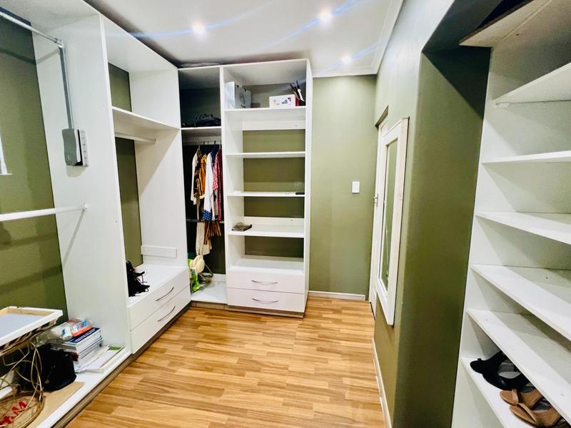 5 Bedroom Property for Sale in Inanda KwaZulu-Natal