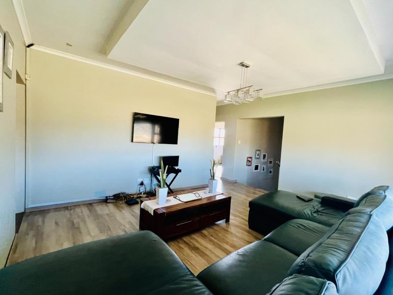 5 Bedroom Property for Sale in Inanda KwaZulu-Natal