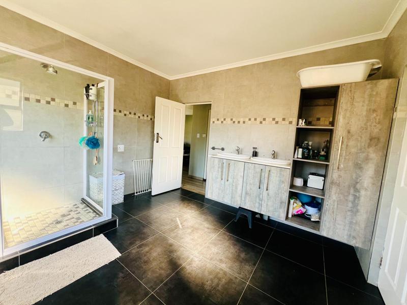 5 Bedroom Property for Sale in Inanda KwaZulu-Natal