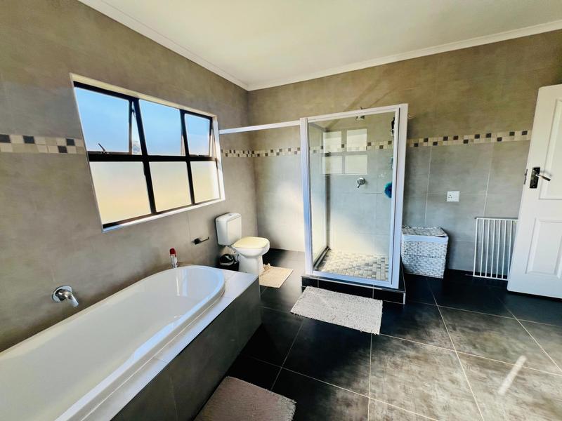 5 Bedroom Property for Sale in Inanda KwaZulu-Natal