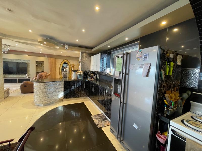 6 Bedroom Property for Sale in North Beach KwaZulu-Natal