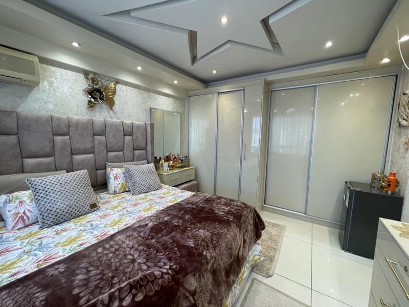 6 Bedroom Property for Sale in North Beach KwaZulu-Natal