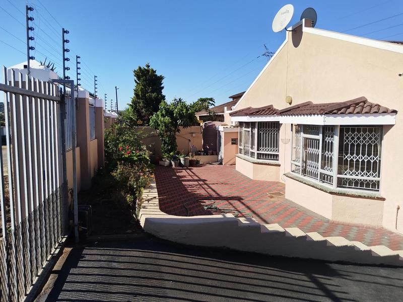 5 Bedroom Property for Sale in Avoca KwaZulu-Natal