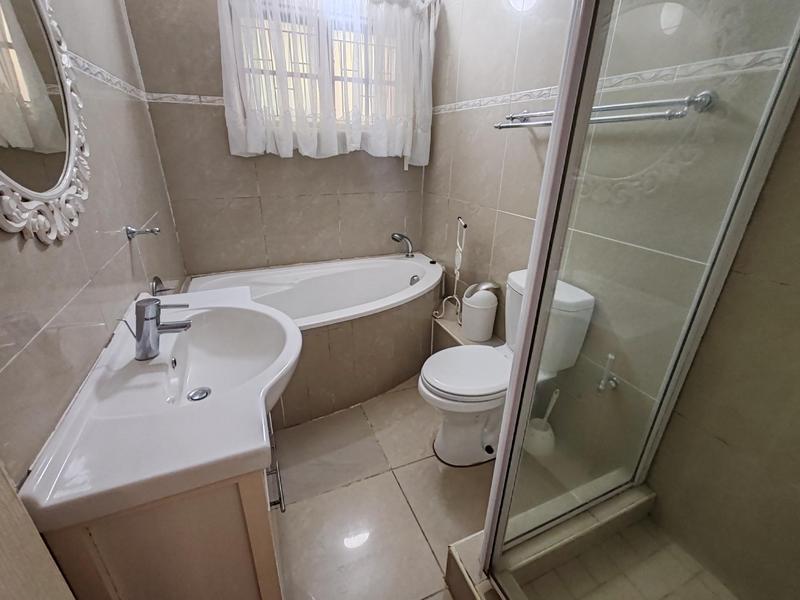 To Let 2 Bedroom Property for Rent in Port Edward KwaZulu-Natal