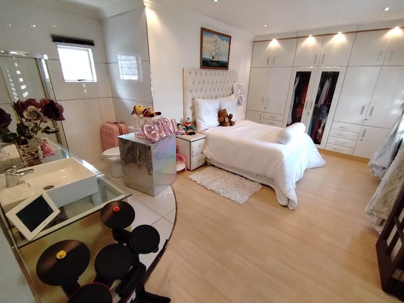 4 Bedroom Property for Sale in Somerset Park KwaZulu-Natal
