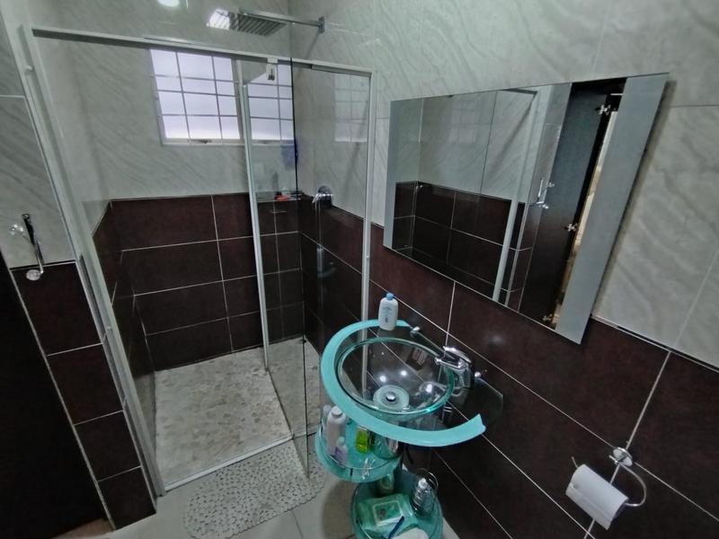 4 Bedroom Property for Sale in Somerset Park KwaZulu-Natal