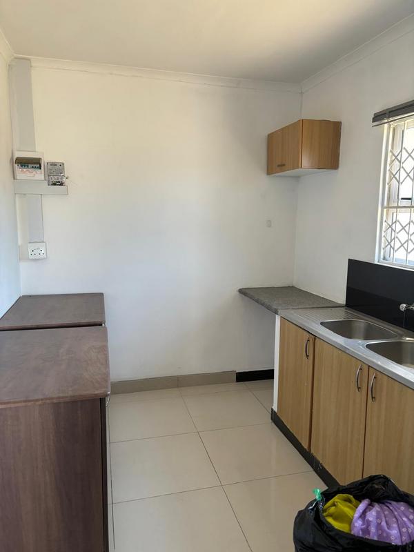 To Let 2 Bedroom Property for Rent in Somerset Park KwaZulu-Natal