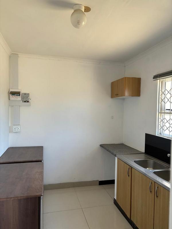 To Let 2 Bedroom Property for Rent in Somerset Park KwaZulu-Natal